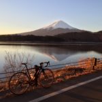 富士山と河口湖とロードバイク